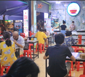 KHÁCH GHÉ ỦNG HỘ QUÁN