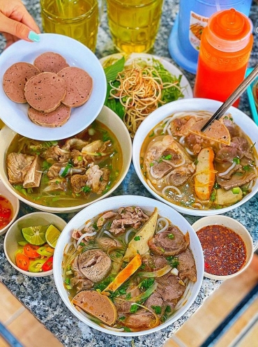 TIỆM BÚN BÒ KHÔNG NGỦ - HỆ THỐNG BÚN BÒ ĐÔNG BA GIA HỘI HƠN 30 CN