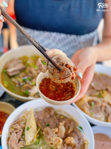 TIỆM BÚN BÒ KHÔNG NGỦ - HỆ THỐNG BÚN BÒ ĐÔNG BA GIA HỘI HƠN 30 CN